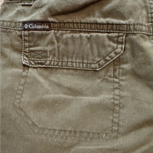 Columbia Khaki Green Ladies Short-Size 2 - Picture 6 of 6